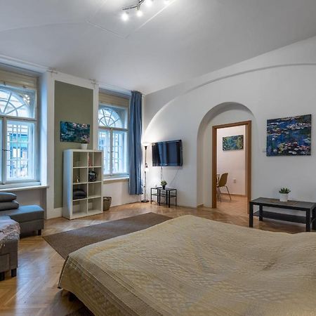 Spacious 3 Bedroom Apartment In The Heart Of Prag Dış mekan fotoğraf