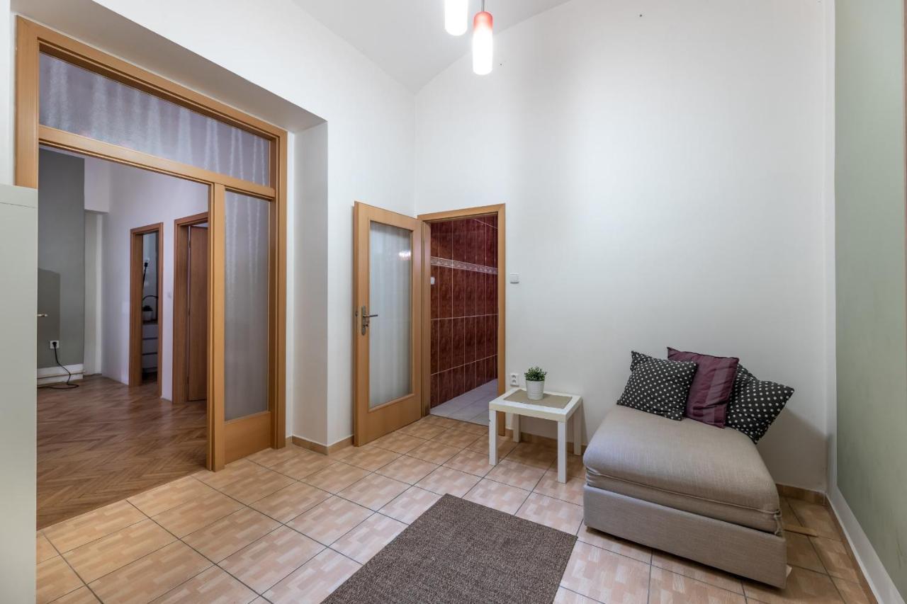 Spacious 3 Bedroom Apartment In The Heart Of Prag Dış mekan fotoğraf