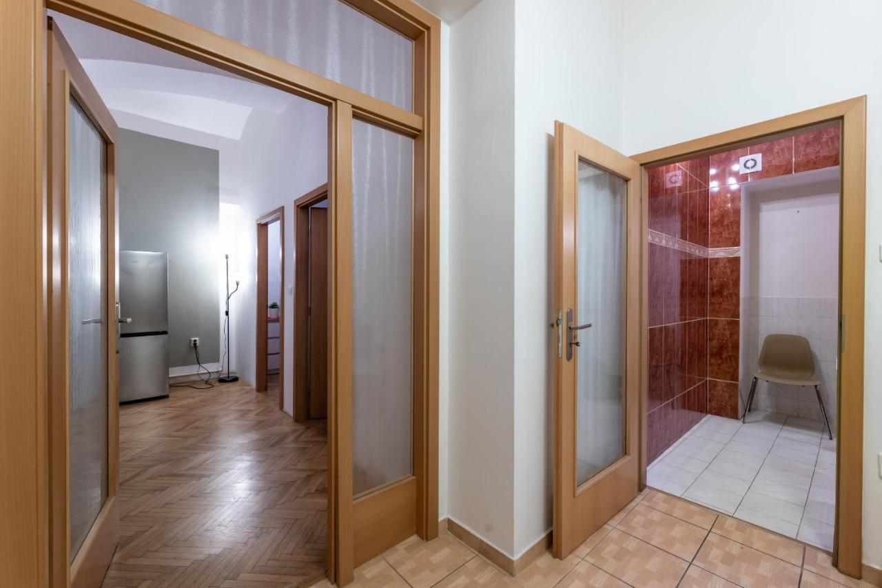 Spacious 3 Bedroom Apartment In The Heart Of Prag Dış mekan fotoğraf