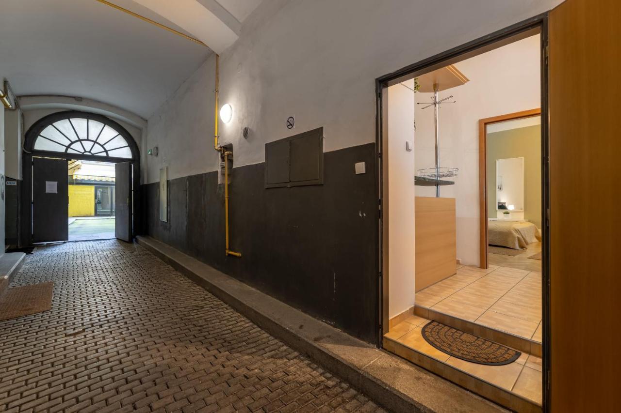 Spacious 3 Bedroom Apartment In The Heart Of Prag Dış mekan fotoğraf